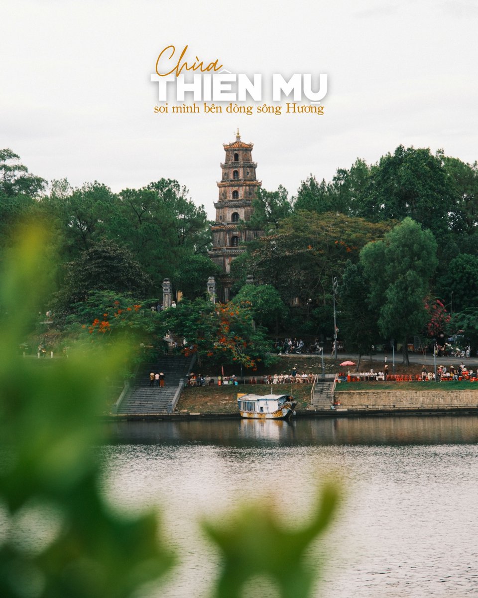 gaiinn's tweet photo. Chùa Thiên Mụ soi mình bên sông Hương thơ mộng. Dù trời không nắng, không gian vắng vẻ lại khiến chuyến ghé Huế thêm trọn vẹn. Bạn đã từng đến đây chư https://t.co/hcbNXhETiY