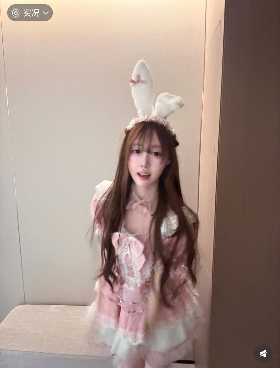 lynn98pt6's tweet photo. 晚上好！！！假期新拍的照片

有人想锐评一下我的福嘛 🐻       

真心给福（人机不要来）   

真没有🚪  流言 1 我真的给呀 https://t.co/LuouVPE7Xg