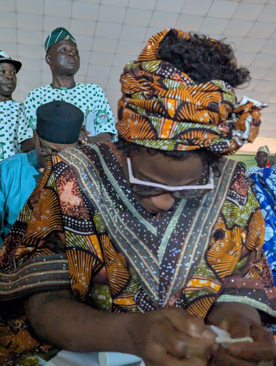 OyoNews1's tweet photo. Mrs. Rachael Folake Alamu, Principal of Community High School, Ahoro-Esiele, in Oriire Local Government Area of Oyo State, was visibly emotional and teary-eyed during a special award ceremony organised by the Oyo State Nigeria Union of Teachers (NUT) to mark Teachers’ Day. https://t.co/MKQ02CKMpI