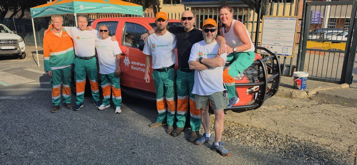 afriforum's tweet photo. Johannesburg-Noord-buurtspan rol self moue op en dóén https://t.co/YVPH4tOHNI https://t.co/CgXph6Glf2