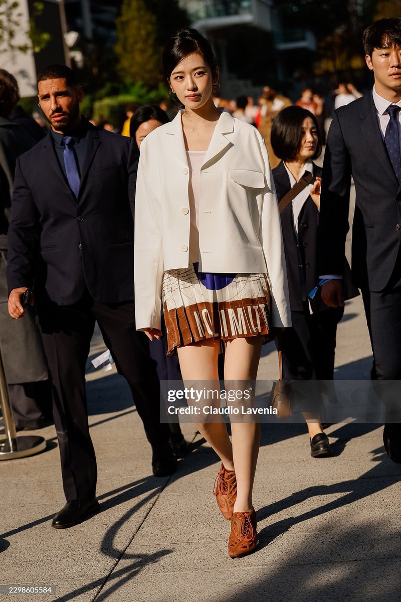 afteryuj's tweet photo. unmatched beauty of an yujin with lacoste 🫠

YUJIN AT LACOSTE PFW
#YUJINxLacosteSS27 #PFW
#ANYUJIN #LacosteSS27 #Lacoste https://t.co/VH76HFyjbF