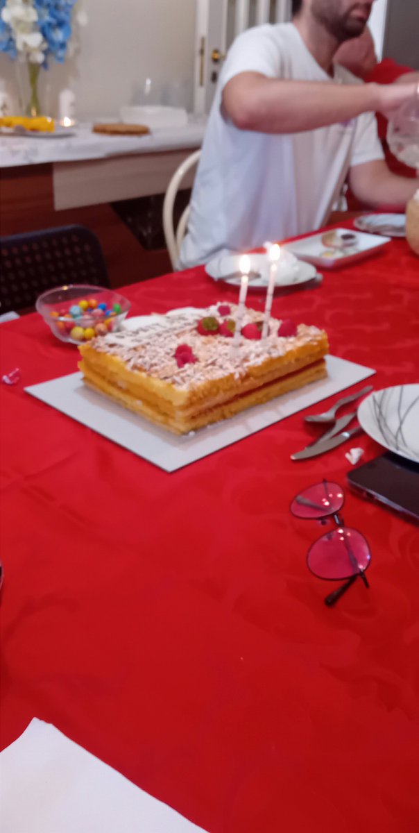 JP8893_'s tweet photo. O almoço foi bom e a festa foi bonita, pah! #Mãe #81anos #Família https://t.co/np985Xp2jp