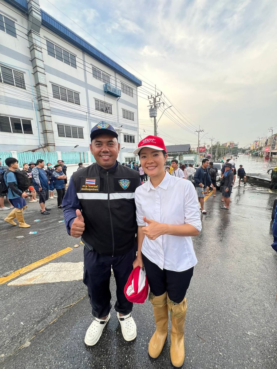 tunyapmp's tweet photo. โพสต์จากพี่เจ้��หน้าที่กองตรวจการประมง กรมประมง จ.สมุทรปราการ

"สิ่งที่เห็นตลอด ในการไปช่วยน้ำท่วมคือบุคคลท่านนี้ (ดร.อิ่ม) ขอบคุณที่ไม่ทิ้งประชาชน 🥰"

ขอขอบคุณ ศปปท. ที่มาช่วยเหลือพื้นที่น้ำท่วมในเขตลาดกระบังรวมถึงเขต��ื่นๆในกทม. นะคะ 🙏

FB: เรือตรวจ สมุทรปราการ https://t.co/KIRIFQb2tj