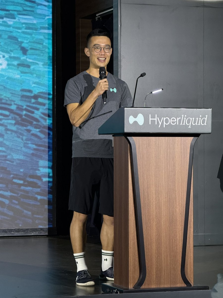 SenorPandaHere's tweet photo. Where can panda get the Hyperliquid uniform https://t.co/kk4fHNR9Yb