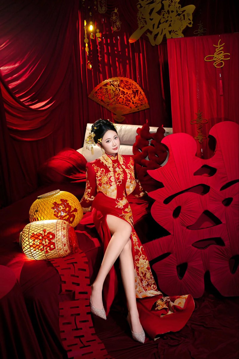 SexBrides's tweet photo. 新娘的腿很诱人。 https://t.co/AbSHG5Yjni