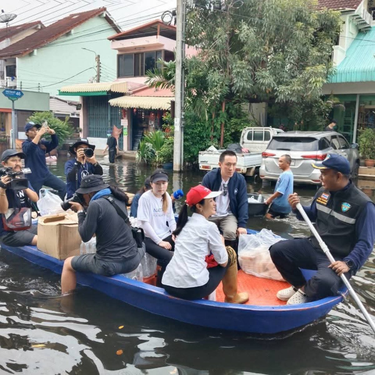 tunyapmp's tweet photo. โพสต์จากพี่เจ้��หน้าที่กองตรวจการประมง กรมประมง จ.สมุทรปราการ

"สิ่งที่เห็นตลอด ในการไปช่วยน้ำท่วมคือบุคคลท่านนี้ (ดร.อิ่ม) ขอบคุณที่ไม่ทิ้งประชาชน 🥰"

ขอขอบคุณ ศปปท. ที่มาช่วยเหลือพื้นที่น้ำท่วมในเขตลาดกระบังรวมถึงเขต��ื่นๆในกทม. นะคะ 🙏

FB: เรือตรวจ สมุทรปราการ https://t.co/KIRIFQb2tj