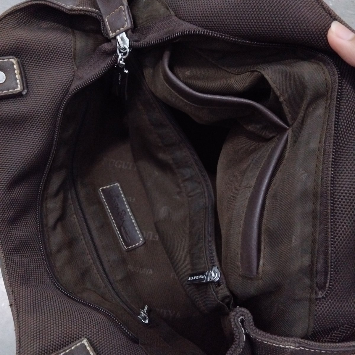 manilanlow's tweet photo. ส่งต่อกระเป๋าสะพายไหล่

ー ด้านในมี6ช่อง ด้านนอกมี1ช่อง กระเป๋าใหญ่ใส่ของได้เยอะ  สภาพดี ไม่มีรอยเปื้อน

🤍 240฿ รวมส่ง ( สนใจสอบถามได้ค่า )
#ส่งต่อกระเป๋า #กระเป๋ามือ2 #กระเป๋ามือสองสภาพดี #ส่งต่อกระเป๋ามือสอง #โล๊ะตู้เสื้อผ้า #โล๊ะตู้ https://t.co/eU35sVXgwQ