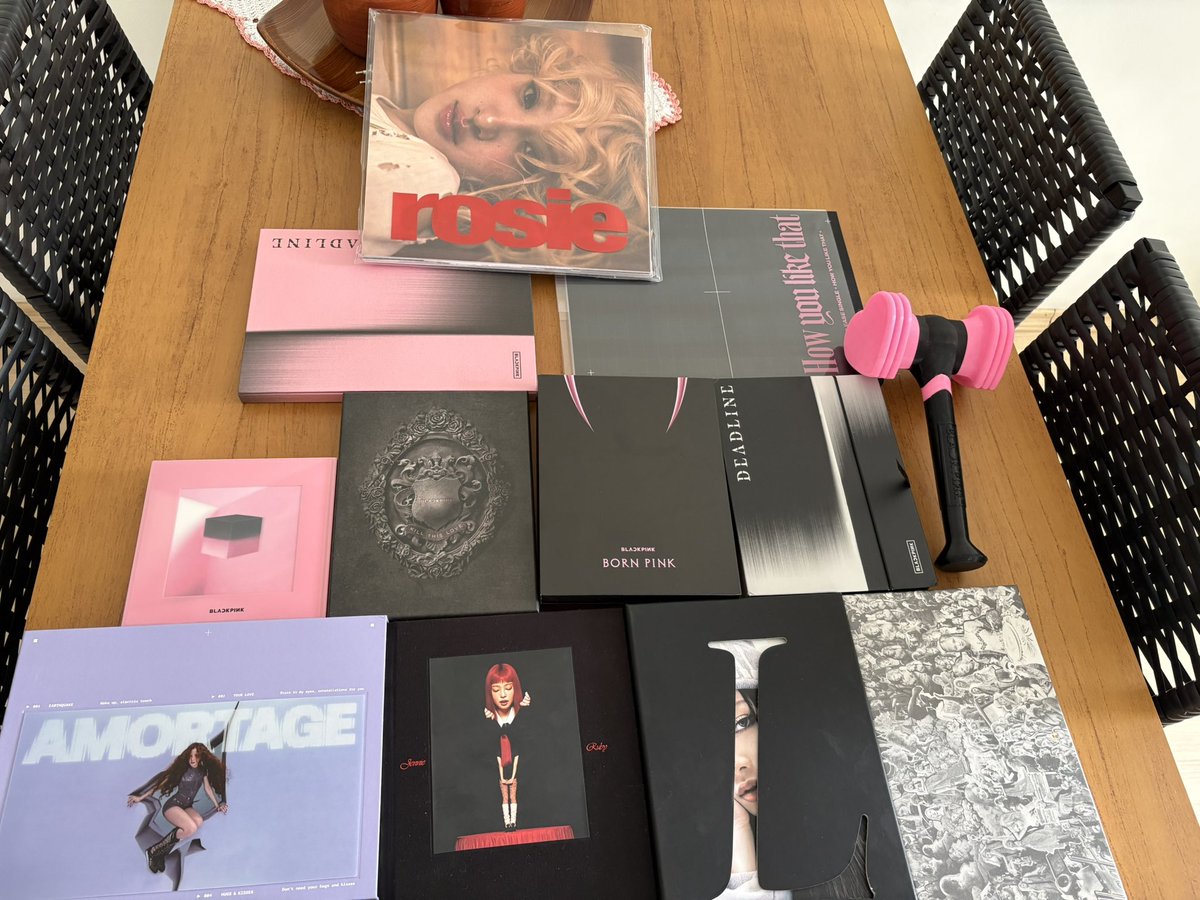 Vitor_Dudu3's tweet photo. My Blackpink collection 💗🖤 🇰🇷🎶❤️
#BLACKPINK #블랙핑크 #HowYouLikeThat #BLINK #YG #ROSÉ #Jennie #Jisoo #Lisa @BLACKPINK https://t.co/7ogWt9klJ8