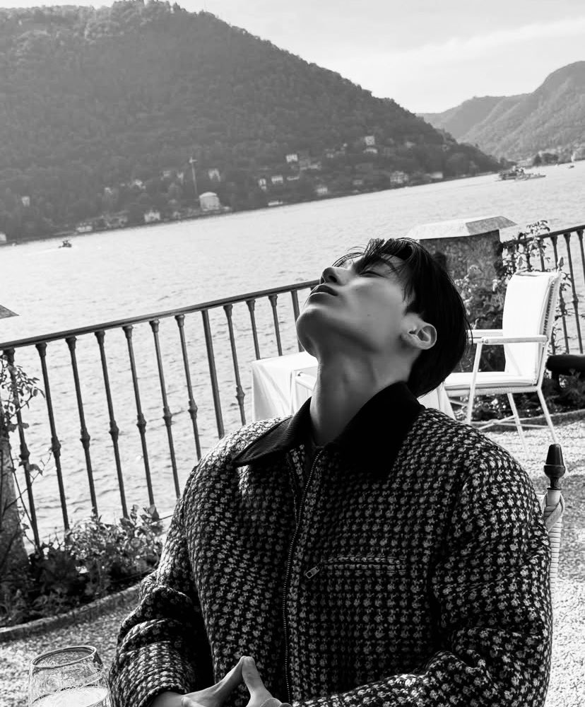 pelupru's tweet photo. Catching a little sun by the lake. https://t.co/kqE1DMCCTQ