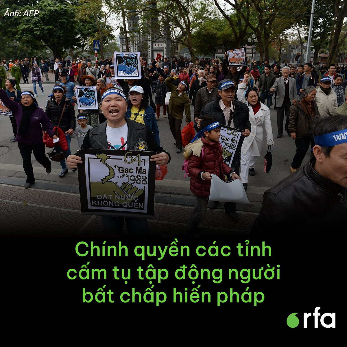 RFAtiengviet's tweet photo. Điều 25 Hiến pháp quy định người dân có quyền “hội họp, lập hội và biểu tình”. https://t.co/6zwFCKwnfn