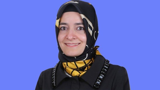 Enigma52_'s tweet photo. Ne kapısına sabahın 5'inde polis gitti, ne evi arandı, ne dijital cihazlarına el konuldu, ne kelepçeli fotoğrafı basına servis edildi. Her gün bir yolsuzluğu ifşa oluyor ama devlet gık diyemiyor.

Bülent Ecevit "Bu kadına haddini bildiriniz!" diyerek bu ve türevlerini meclisten kovmakta haklıydı. Biz bunu yeni anladık.
