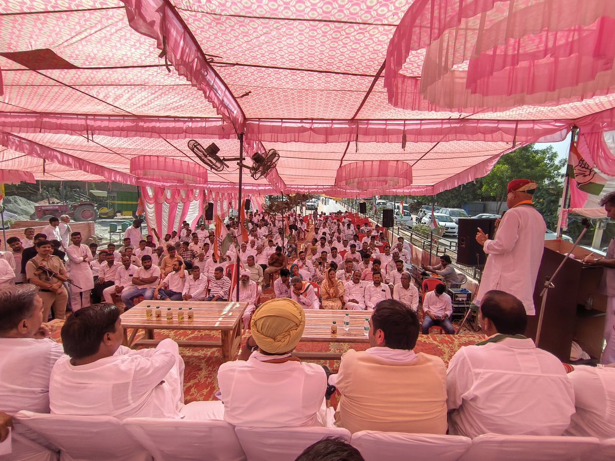 PusaramINC's tweet photo. आज पंचायती राज चुनाव की तैयारियों के संदर्भ में आयोजित जिला कांग्रेस कमेटी हनुमानगढ़ की संगठनात्मक बैठक में शामिल हुआ।
बैठक में बूथ स्तर तक संगठन को मजबूत करने और एकजुट होकर चुनाव मैदान में उतरने का संकल्प लिया I 
@INCRajasthan 
@INCIndia https://t.co/dVj7Mt9qYr