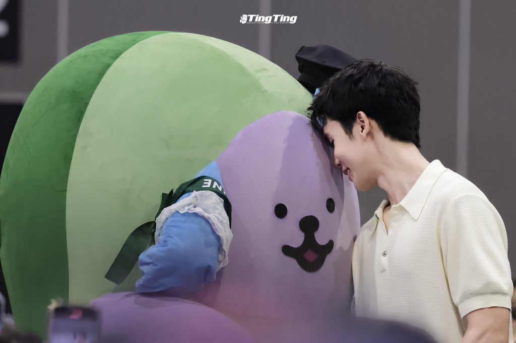 holidayfluffymt's tweet photo. ตี๋เล็กตี๋ใหญ่นี่นา แฝดหัวจุ่มกันแน้ว 🤲🏻
ปะป๊าแอบเติทร้องเชี่ยนอ๊ะป่าววว ทำงานมาเหนื่อย ๆ ขอเติมไอลูกชายสักฟ่อด 🤏🏻 https://t.co/w2b3r6s11c