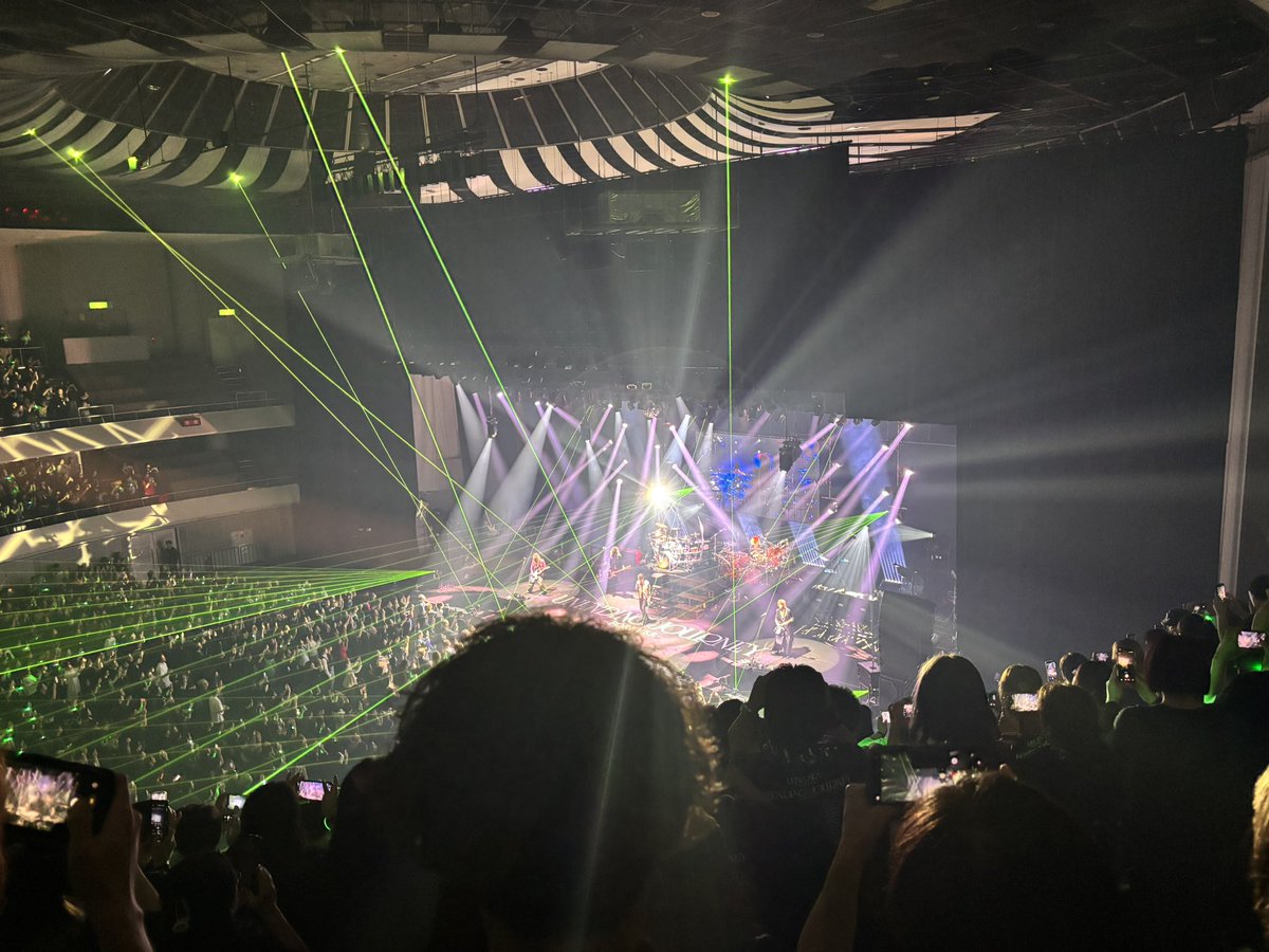 alak8219's tweet photo. 仙台1日目 3階Rゾーンからの風景
6人のLUNA SEA 最高😭👍
照明も音響も最高過ぎた👍✨✨

 #LUNAPIC https://t.co/N6ikUYLQSj