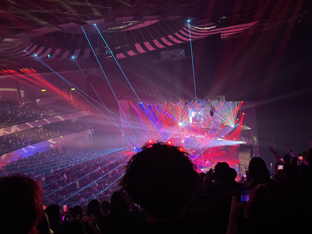 alak8219's tweet photo. 仙台1日目 3階Rゾーンからの風景
6人のLUNA SEA 最高😭👍
照明も音響も最高過ぎた👍✨✨

 #LUNAPIC https://t.co/N6ikUYLQSj