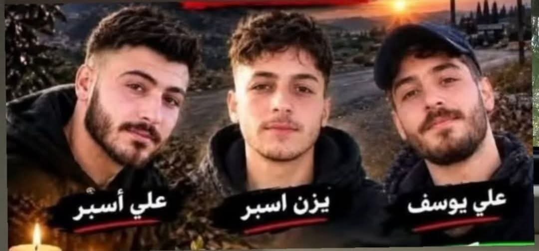 HamideRencuz's tweet photo. Katil HTŞ dün akşam yine  Alevileri katletti. İşten eve dönen 3 Alevi  emekçi HTŞ'nin çeteleri tarafından arçları içinde kurşunlanarak katledildi. Bu kez katliamın adresi Safita...

Katiller Safita-Mashta al-Helou yolunda pusu kurdular.
 #Ali_Asber, #Yazan_Asber ve #Ali_Youssef isimli 3 Alevi genci yaşamdan kopardılar.
İddiaya  göre, aynı araçta dördüncü bir genç daha bulunuyordu ve akıbeti henüz bilinmiyor. 

Masyaf'ta katledilen 8 gencin toprağı daha kuramadı. İşçi ve mühendisleri taşıyan minübüse Masyaf kavşağı kontrol noktasında HTŞ'nin  güvenlik denen çeteleri 7 Alevi genci katledip dördünü yaralamıştı. Maalesef yaralılardan biri daha hayatını kaybeyti, sekiz can yok oldu....
Daha toprağı kurumadan yeni toplu katliam oldu. Sebebi açıktır, katliamlar karşısındaki bu kahredici sessizlik, cezasızlık ve hesap vermemezliktir katil Colani'yi cesaretlendiren...
Bu suça hepsi ortaktır. Colani'yi meşru lider olarak kabul eden ve ettiren bütün devletler, soykırımı görmezden gelen bütün medya, bilip de susan bütün kurumlar Colani'nin suç ortaklarıdır...
#SuriyedeAleviSoykırımıVar
#StopJolani
#insanhakları