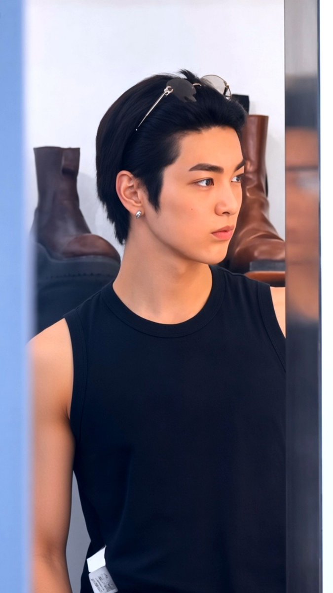 konoiskono's tweet photo. 261005

KEONHO AT CHANEL PFW

#KEONHOxCHANELSS27 
#KEONHO @CHANEL 
#건호 #CORTIS https://t.co/XbFbq9rVJa