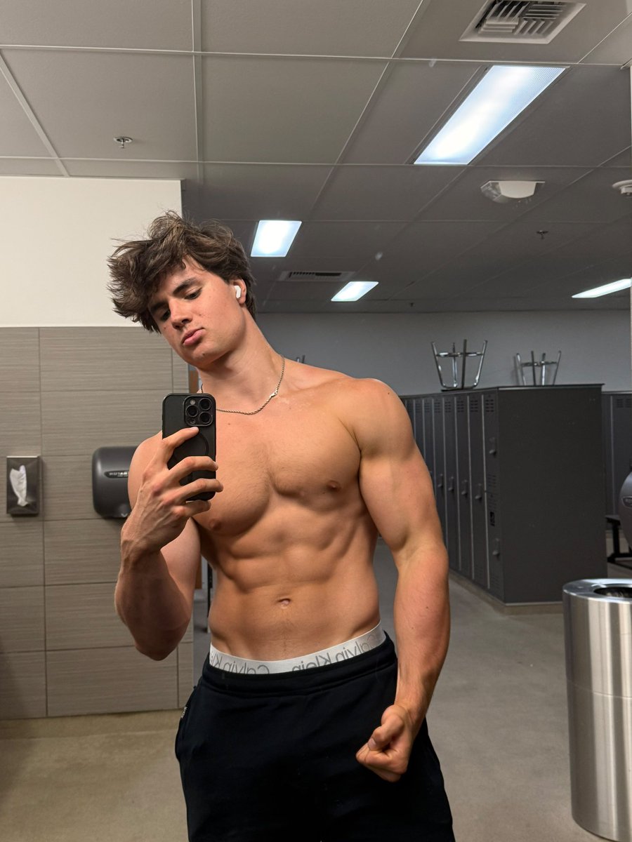 MasterJames45's tweet photo. New week means new opportunity to make your teen god happy. 💸 https://t.co/sOH6hnPDMG