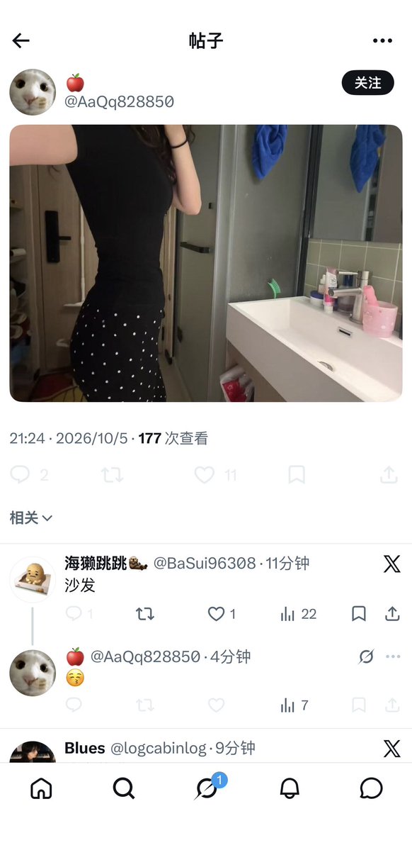 Mike1eoz's tweet photo. 兄弟们骚母猪又跑出来发帖子了，大家一起来抓母猪，什么猪身材也敢发，下面还有人夸他😂@AaQq828850 https://t.co/c1ikDgTaES