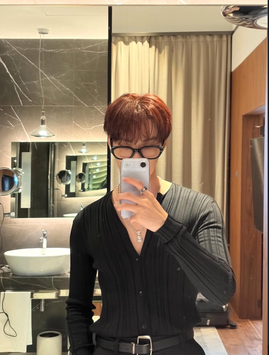 ungni22's tweet photo. 도왼진짜재밋는이유: 이거 다 되는 남자라서 https://t.co/09gUd353Ow