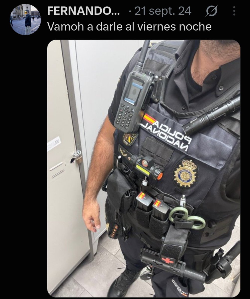 undercover_25_'s tweet photo. Se llama Fernando Oria de Rueda Gomila, es policía nacional y pertenece al GAC (Grupo de Atención al Ciudadano) de Madrid.

En su perfil se puede encontrar mensajes racistas, franquistas, visitas habituales a "Casa Pepe", insultos a Maricarmen, compadreo con Pugilato, etc. https://t.co/Hm2vzIsTyJ