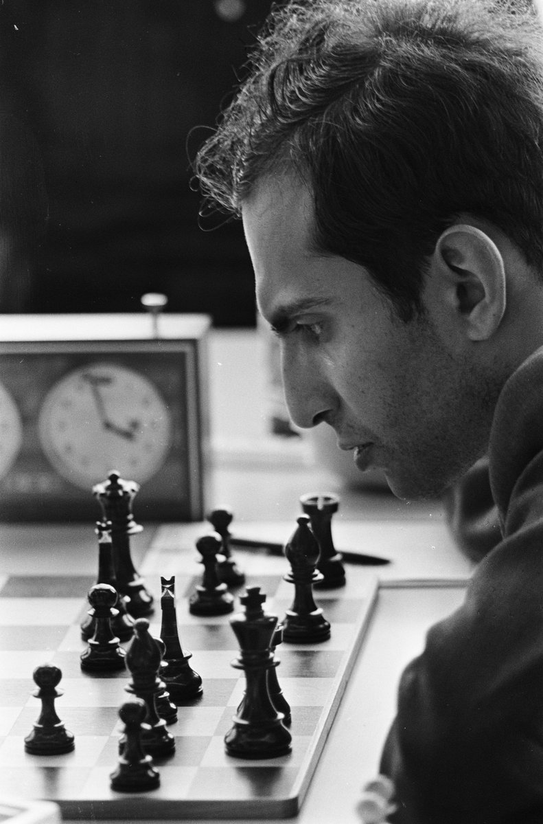dgriffinchess's tweet photo. Ex-World Champion Mikhail Tal (USSR), pictured in play v. grandmaster Luděk Pachman (ČSSR) in the 6th round of the FIDE Interzonal tournament in Amsterdam, 26th May 1964.
(📷: H. Pot / ANEFO, via https://t.co/PlhPbKgcWG.) #chess https://t.co/JxyCWVxORF