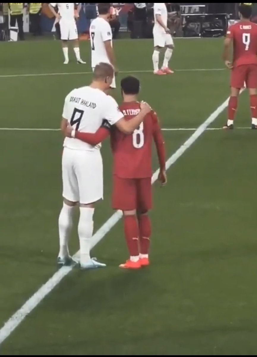 Ralphitoball's tweet photo. @FrankEra_ Bruno telling haaland to come to the other side after 115 guilty charges https://t.co/vdyKYocuqt