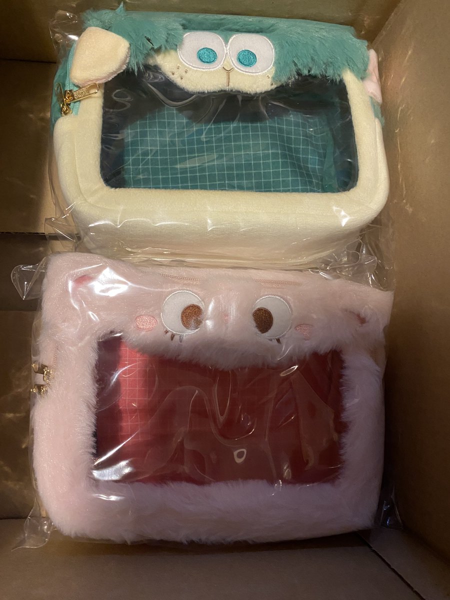 pistacchio_ktdk's tweet photo. 【拡散希望】問い合わせてはいるのですが交換が絶望的との事で交換してくれる方を探しております。
どうやら駿河屋で注文した方でお茶子ちゃんを購入した方には爆豪が届いてるようです。オチャネコ注文したのにお家に間違ってバクドッグが届いてらっしゃる方がいれば関西手渡しで交換希望です😢 https://t.co/FSFlknzFmo