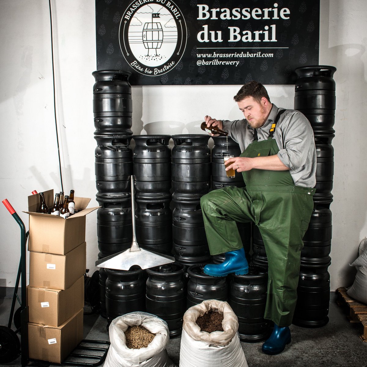 luis1080's tweet photo. La bière bretonne est en deuil après la disparition de Benoit Corre, créateur de la brasserie du Baril à Brest. Un jeune brasseur talentueux, passionné, sincère et d’une grande gentillesse. Pensées à ses proches et aux Brestois. https://t.co/YoMtudN45i