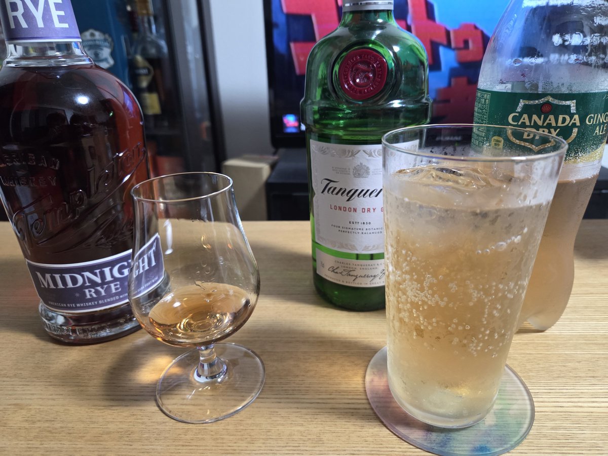 genefer_pokemon's tweet photo. 月曜日の乾杯 https://t.co/pgZB7DouUX