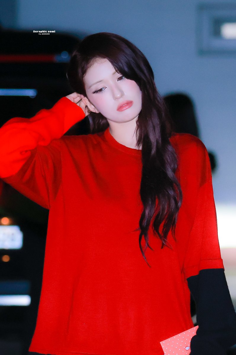 seraphicsomi's tweet photo. 261003 입크 페스티벌 퇴근 HQ.

#전소미 #소미 #JEONSOMI #SOMI https://t.co/DrzlL68LwW