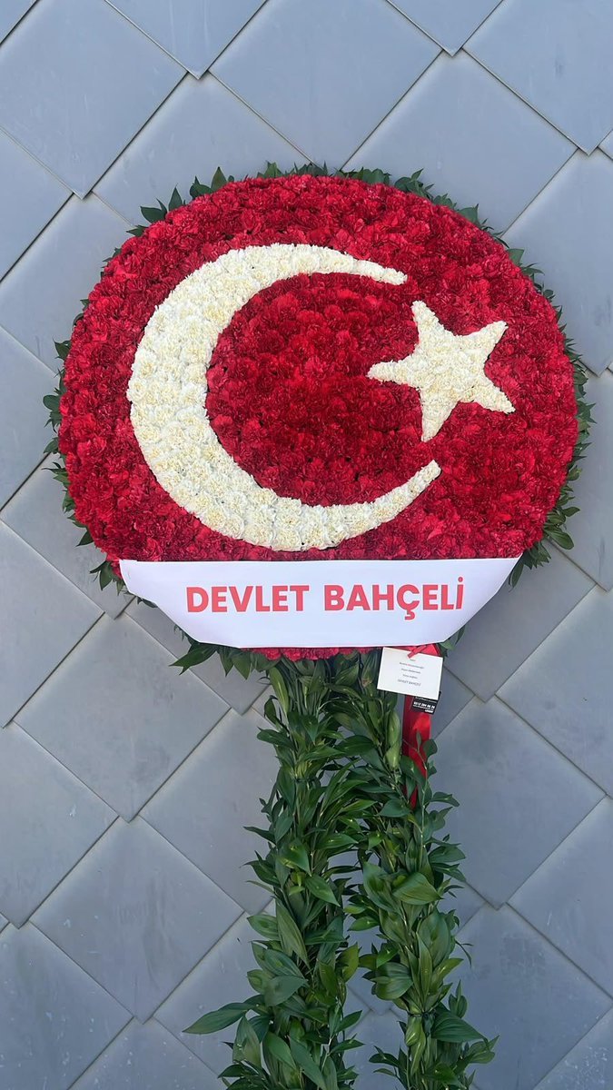 tskulis61's tweet photo. MHP Genel Başkanı Devlet Bahçeli, TFF Başkanı İbrahim Hacıosmanoğlu’na çiçek ve başarı dileklerini içeren bir destek mesajı gönderdi: Yalnız değilsin. https://t.co/jNdxQDw0xH