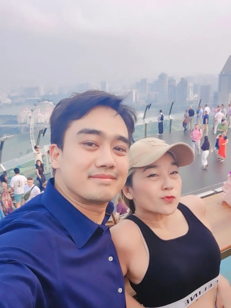 neudo73's tweet photo. CELAVI BAR ชั้น 57 Marina Bay Sands บรรยากาศดีสุดๆ พี่เดี่ยวร่วมงาน GlobalTRADE เสร็จแล้ว ขอเติมความสดชื่นสักนิด ทริปนี้ดริงก์เยอะไปไหม ตั้งแต่น้องชายรันวงการคอนญัก GIN WINE พี่ๆ คอแข็ง พร้อมชนแก้ว https://t.co/86XtLuLwYw