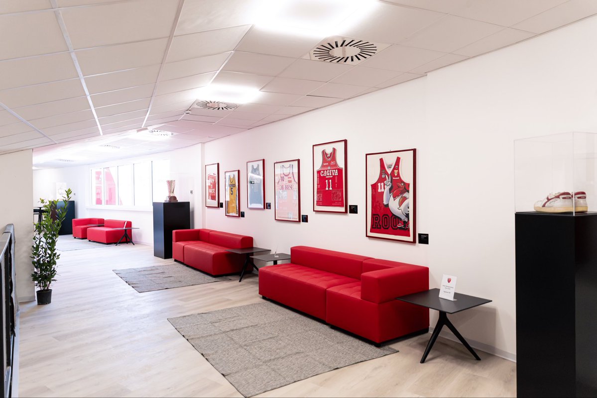 PallVarese's tweet photo. Panorama Lounge: il nuovo modo di vivere il pre-partita.
Catering, DJ set, storia e una postazione esclusiva per goderti la partita come mai prima.

Posti limitati. Prenota ora! ‼️

🔗: https://t.co/ETDmad7SGd

#NoiSiamoVarese https://t.co/73x818o5p3
