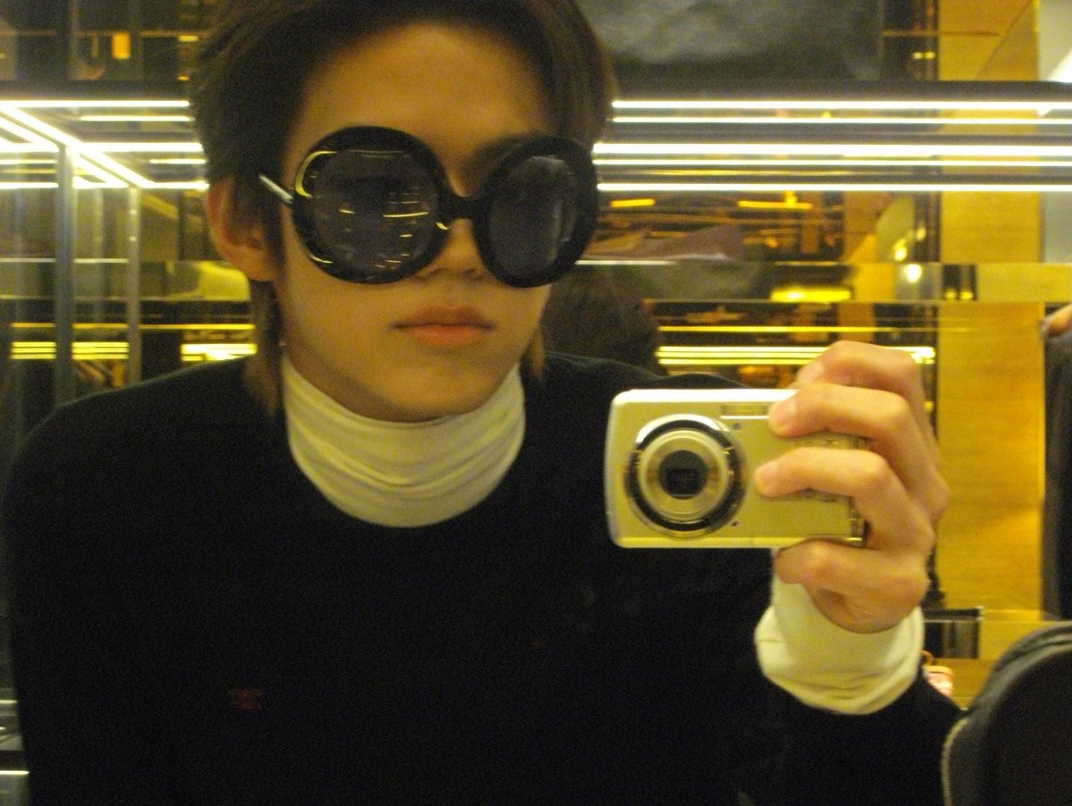 diohoonkim's tweet photo. had try to put some stuff from the celine store, and what do you guys think? do i look good with those sunglasses, should i buy it then? https://t.co/2lcDa7cRxk