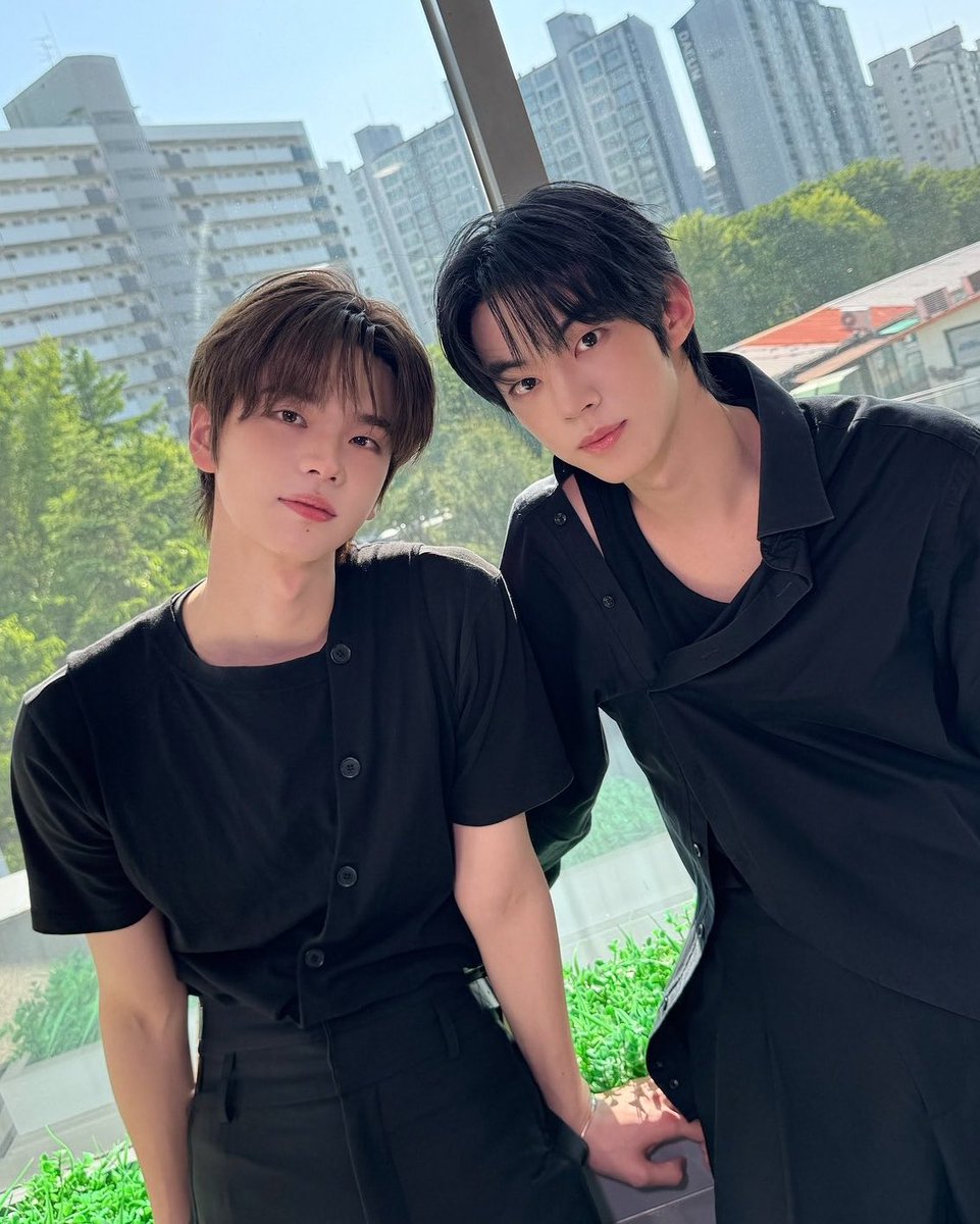 wsxuvv's tweet photo. 오직 서로만이 서로의 머리크기를 감당할 수 있다는 게 너무 감동적이다… 유도즈는 진짜 인생임 https://t.co/lAcoXcjDEC