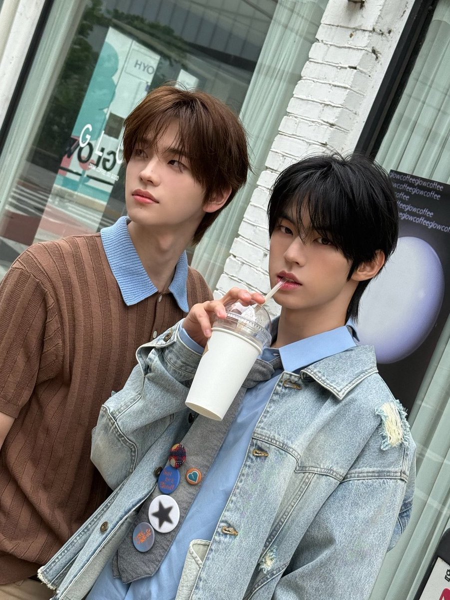 wsxuvv's tweet photo. 오직 서로만이 서로의 머리크기를 감당할 수 있다는 게 너무 감동적이다… 유도즈는 진짜 인생임 https://t.co/lAcoXcjDEC
