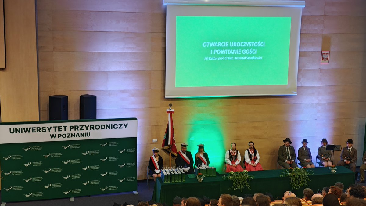 InzBialas's tweet photo. 🎓 Dzisiaj mam zaszczyt reprezentować jako Asystent Posła @bwroblewski , podczas Inauguracji Roku Akademickiego Uniwersytetu Przyrodniczego w Poznaniu.
🤝 Życzymy wszystkim studentom, doktorantom pomyślności i sukcesów w nadchodzącym roku akademickim.
@PiSPoznanski https://t.co/eqKUt7LPnA