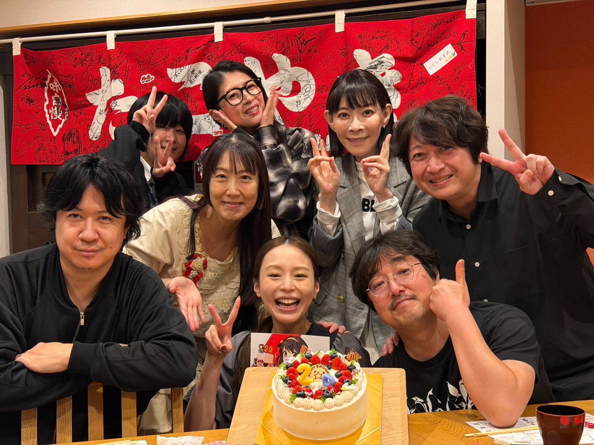 Hysteric_Barbie's tweet photo. SOS団合同お誕生日会、開催🆘‼️✨

ハルヒ、キョン、妹ちゃん、アホの谷口が10月生まれだったので、
有希、みくるちゃん、古泉くん、国木田がお祝いしてくれました٩(๑❛ᴗ❛๑)۶

20周年で5人で集まることは多かった今年ですが、このメンバーでご飯を食べるのなんて……本当に20年ぶりとか⁈💨
最高の誕生日を祝っていただきました💖

いつまでも、みんな大好き💕

#涼宮ハルヒの憂鬱