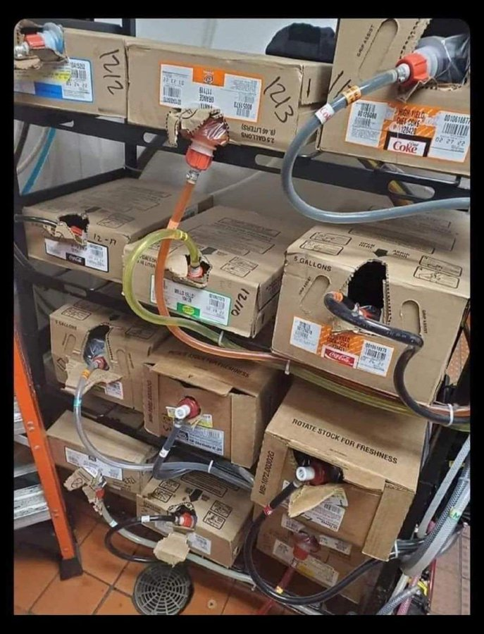 Alice2266888's tweet photo. I bet nobody knows what's going on here. https://t.co/37I3JfRAdx