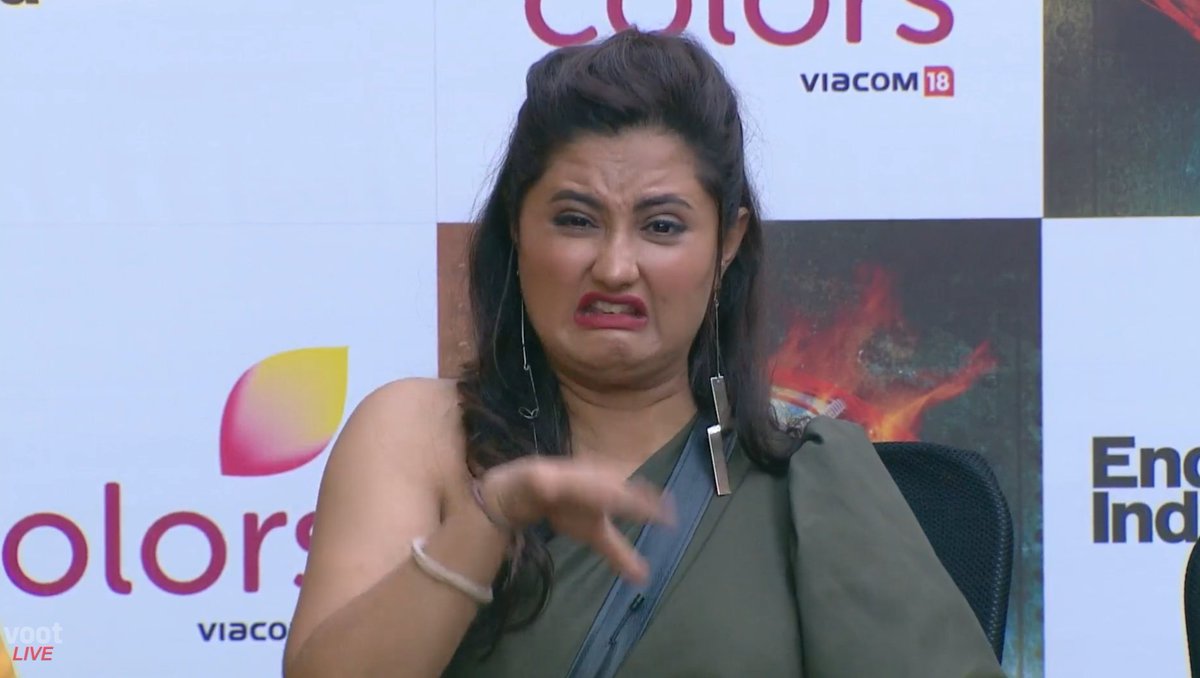 flushmi_akhthoo's tweet photo. If anyone has a video or photo...

...Where #SidharthShukla made that kind of face while saying "Aisi Ladki" to Flushmi Desai/GutterDesai...

...please share it.

Because as far as I know, Sidharth never made such ugly faces.

This old woman is full of LIES! https://t.co/5M0u39tcxp