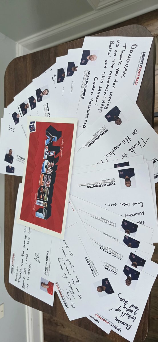 DonovanL_2028's tweet photo. Huge shout out to @LibertyFootball and the incredible @LUFBRecruiting staff for the love! Received this awesome packet in the mail full of personalized messages.
The visit was amazing and the love shown won’t be forgotten. Can't wait to get back out on campus! 🔥 #FlamesUp🦅
@CoachChadwell @CoachShawnQuinn @coachwaites @corypeoples @webb_knoxFB @CoachDCrews @RedmondWil99883 @huddleston_24 @Grade_aTraining @beyond_grind @CSmithScout @5StarPreps @TnVarsity_ @sixstarfootball
