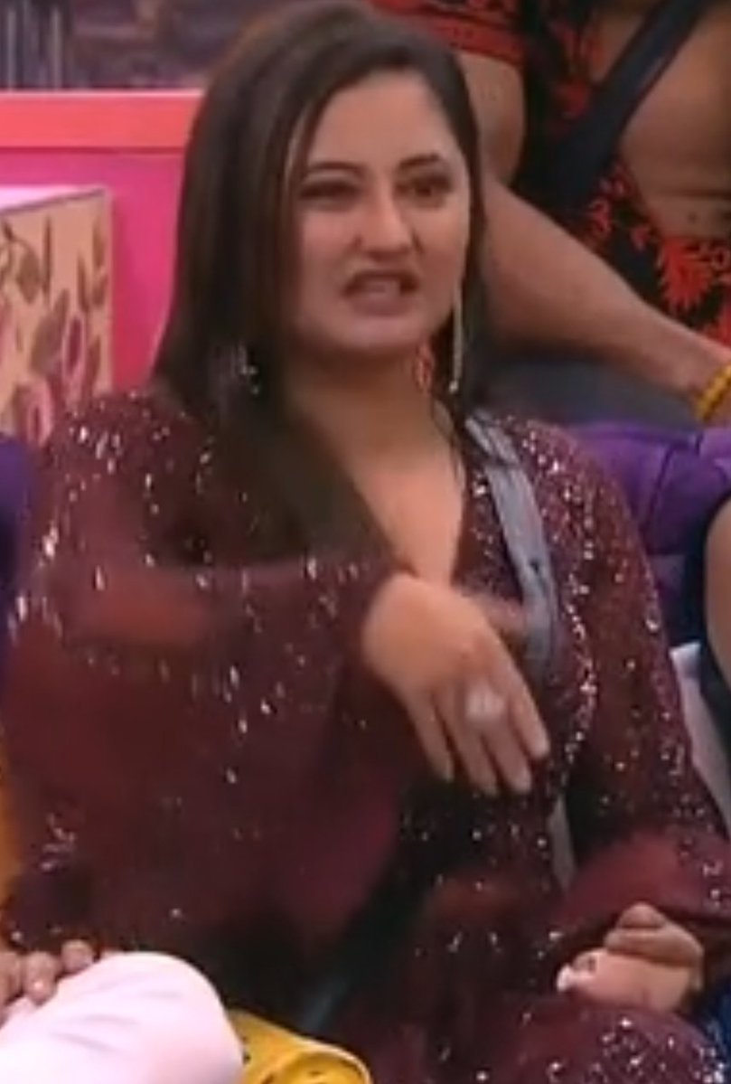 flushmi_akhthoo's tweet photo. If anyone has a video or photo...

...Where #SidharthShukla made that kind of face while saying "Aisi Ladki" to Flushmi Desai/GutterDesai...

...please share it.

Because as far as I know, Sidharth never made such ugly faces.

This old woman is full of LIES! https://t.co/5M0u39tcxp