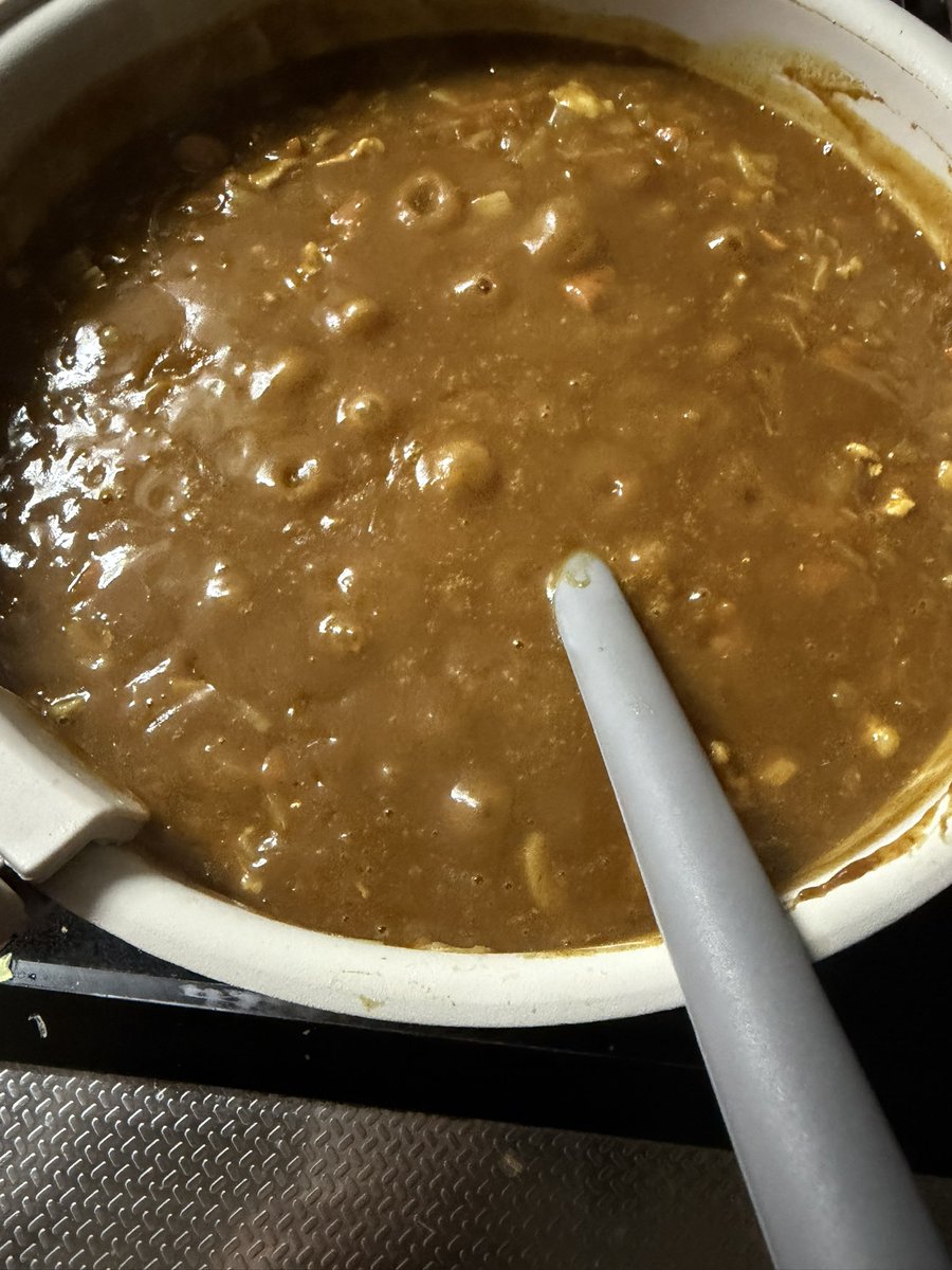 Gan_tonanoru's tweet photo. 「カレー作り過ぎちゃいました💦」

って隣の人からカレー届くと思って毎日ご飯炊いてるのに一度も来たことない

守るべきJapanese Cultureだと思ってるから今から届けて来ようと思う https://t.co/yI8D7PFOhH