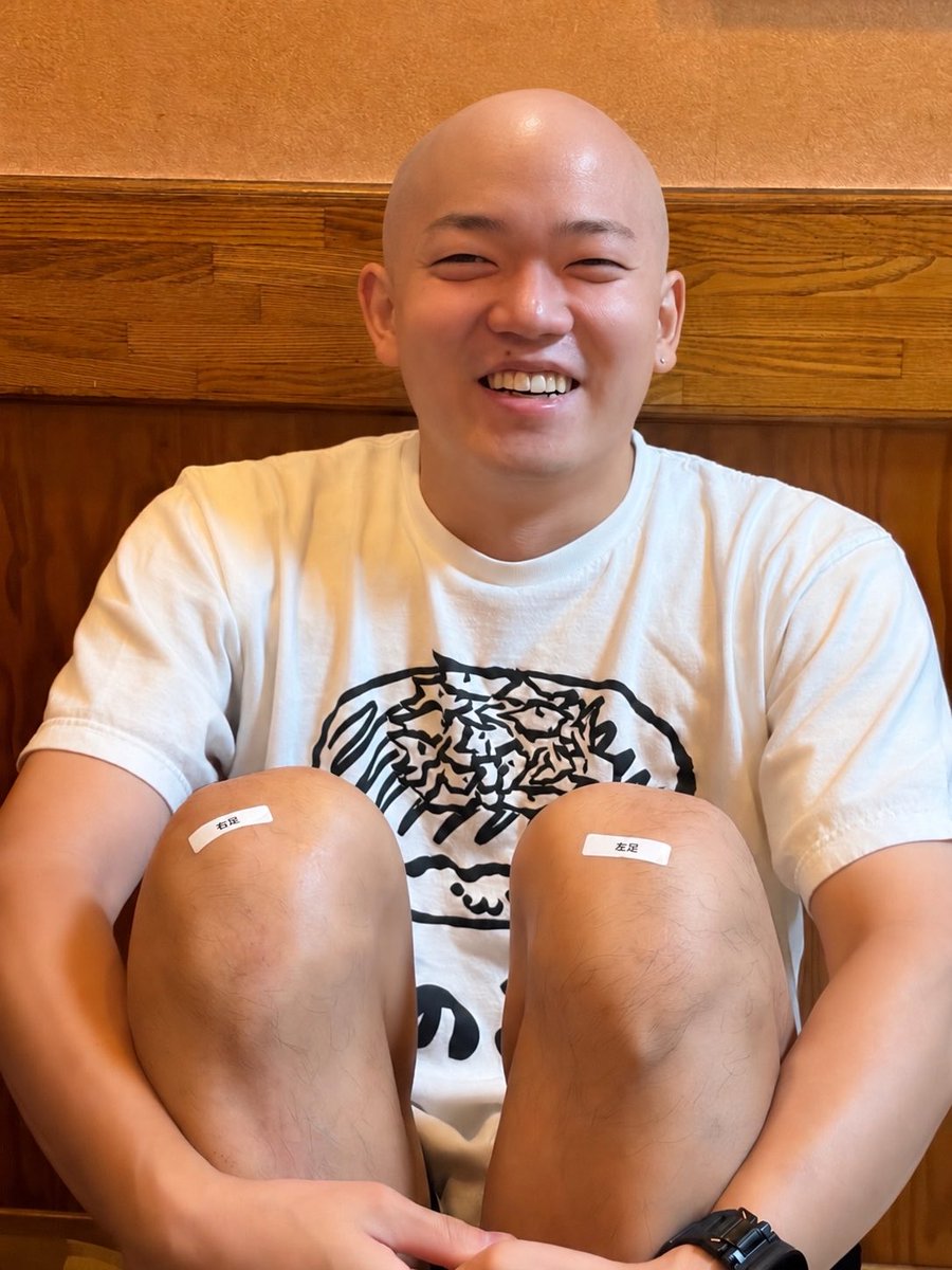 drum_kkkkkk's tweet photo. なんで足に右足左足のシール貼ってんの？？？ https://t.co/z0xPYmWcC9