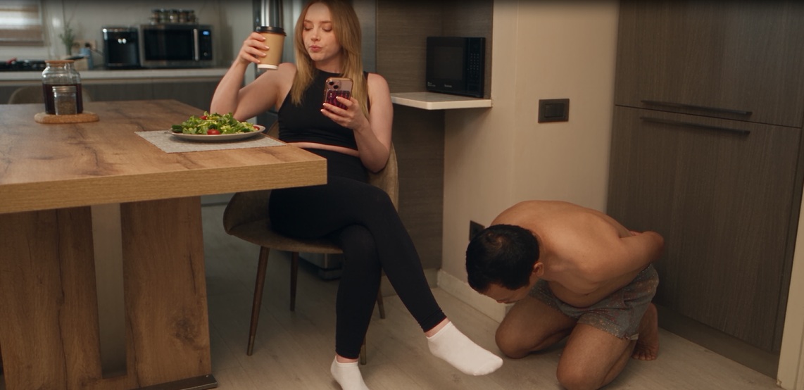 cuckoldfootdom's tweet photo. NEW VIDEO ALERT!
Megan's daily routine with her slave. She is having breakfast and talking with her boyfriend while slave is caring about her feet.
You can find full video on Fanvue profile!
➡️ https://t.co/S5TUdurEVd ⬅️
#sockslave #socksmelling #footsmelling #ayakfetiş https://t.co/6HjQBOHouZ
