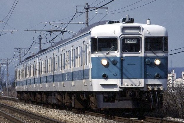 115y350's tweet photo. 115系A04先頭の7連。
この日は岡山更新先頭ばっかりでひどくがっかりして帰った記憶。今思えばシャッター切っておいてよかった、そしてK編成切っとけばよかった https://t.co/crt6eEOQ03