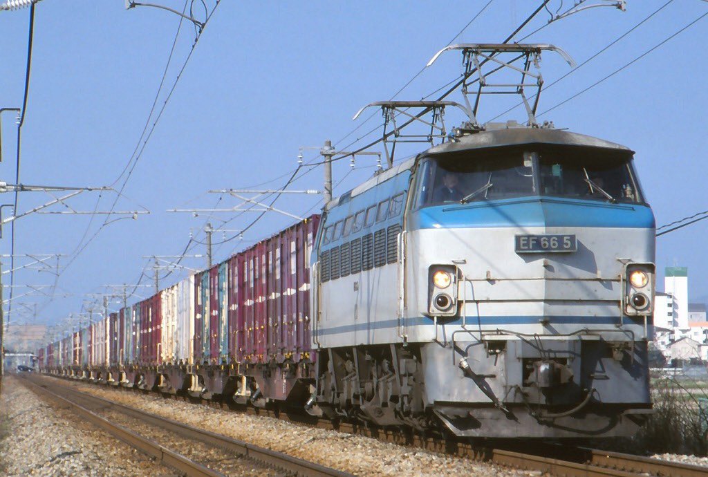115y350's tweet photo. 115系A04先頭の7連。
この日は岡山更新先頭ばっかりでひどくがっかりして帰った記憶。今思えばシャッター切っておいてよかった、そしてK編成切っとけばよかった https://t.co/crt6eEOQ03