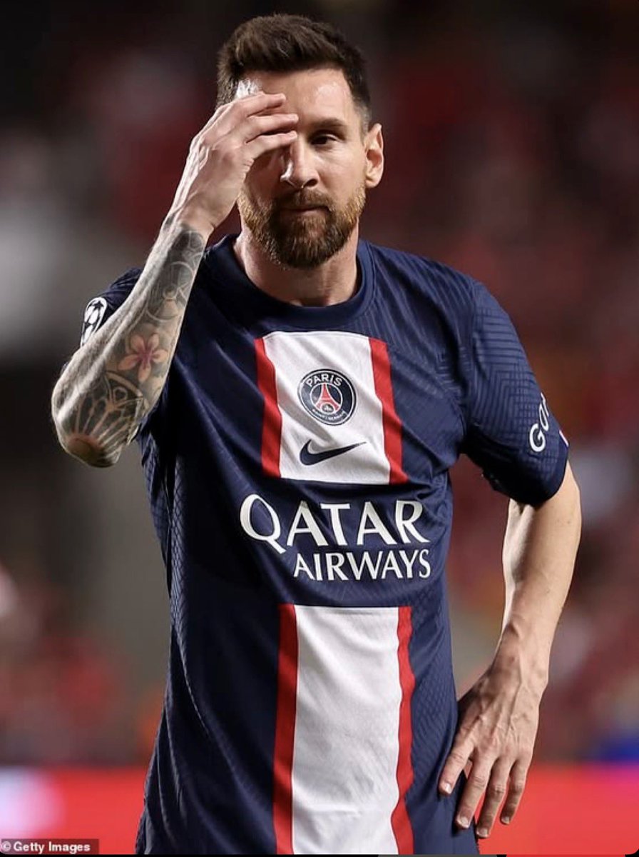 Grandsoncr7's tweet photo. Cristiano Ronaldo joined Juventus at age 33 and left at 36 with 101 goals.

Lionel Messi joined PSG at age 33 and left at 36 with 33 goals.

The media doesn’t talk about how big of a flop Messi is outside of his comfort zone at Barcelona. https://t.co/FkwYENA3y0