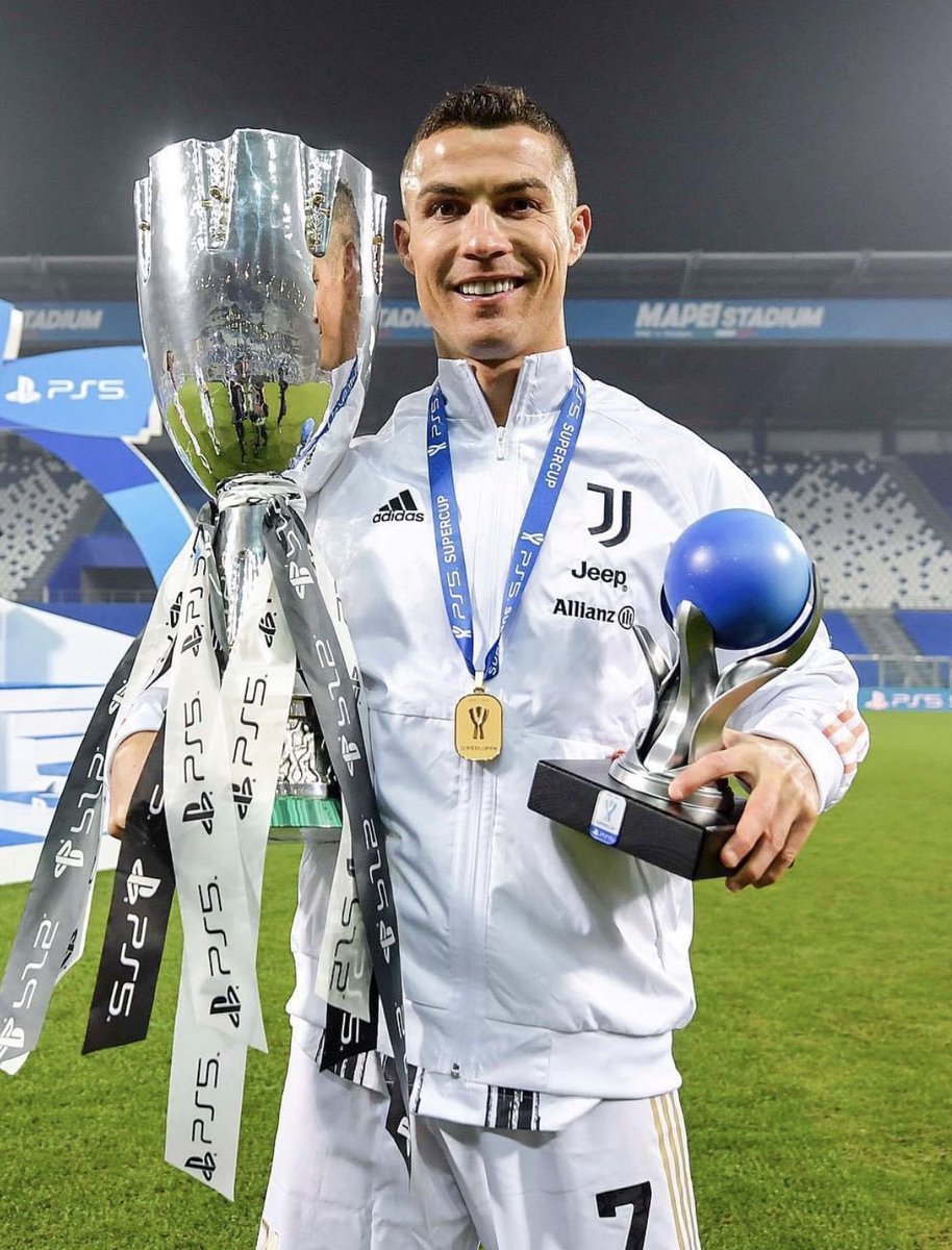 Grandsoncr7's tweet photo. Cristiano Ronaldo joined Juventus at age 33 and left at 36 with 101 goals.

Lionel Messi joined PSG at age 33 and left at 36 with 33 goals.

The media doesn’t talk about how big of a flop Messi is outside of his comfort zone at Barcelona. https://t.co/FkwYENA3y0